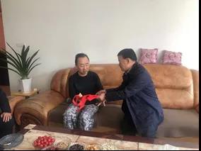 敦煌種業領導看望慰問公司老干部、老黨員及困難黨員職工